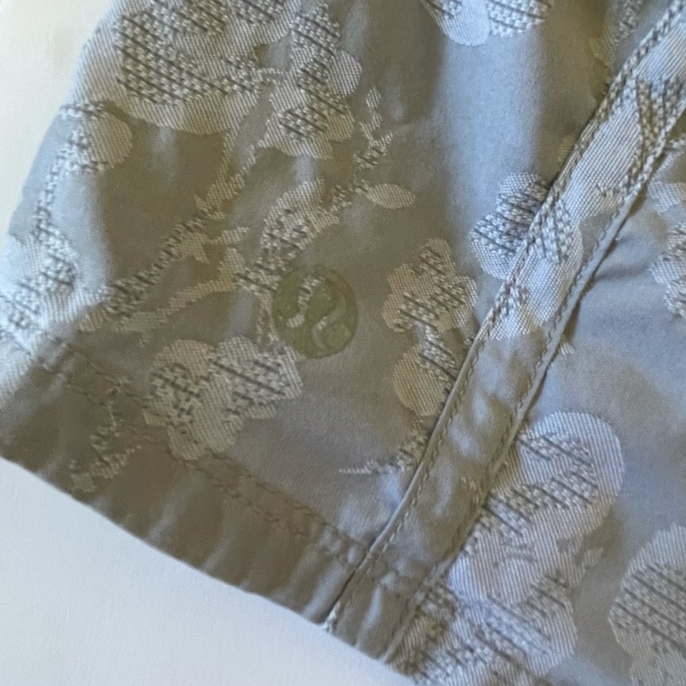 Lululemon Run: Tracker Short Ii Fossil Sz 6 - image 6